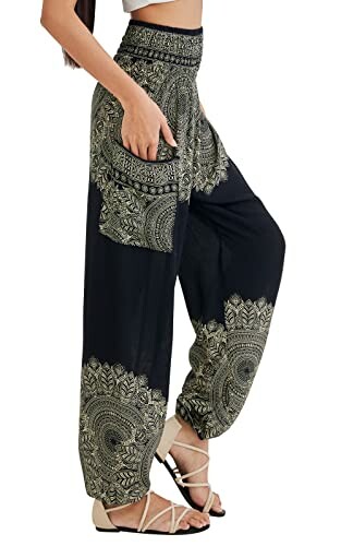 Woman wearing black and white bohemian wide-leg pants